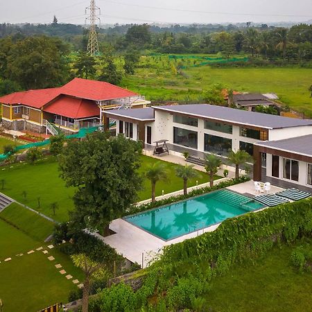 Natures Odyssey By Stayvista - Amidst Lush Greenery With Outdoor Pool And Indoor Activities Chinchavli Dış mekan fotoğraf